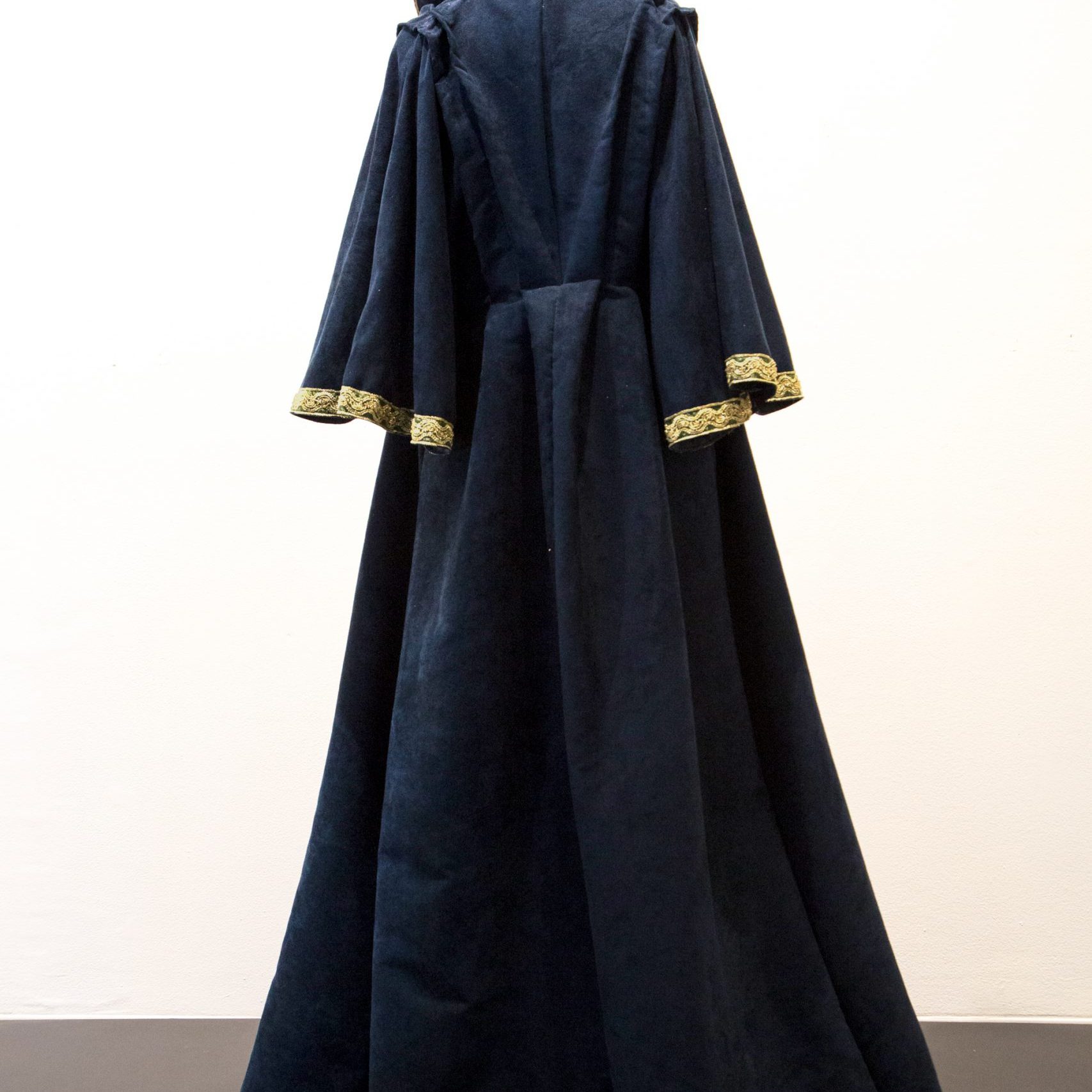 Muse Annunciation cloak back 2000